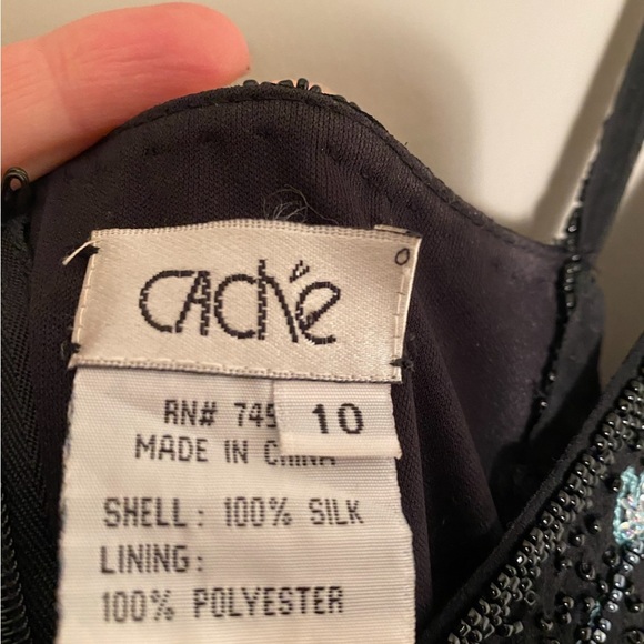 Cache dress with beautiful sequence details. - Picture 7 of 8